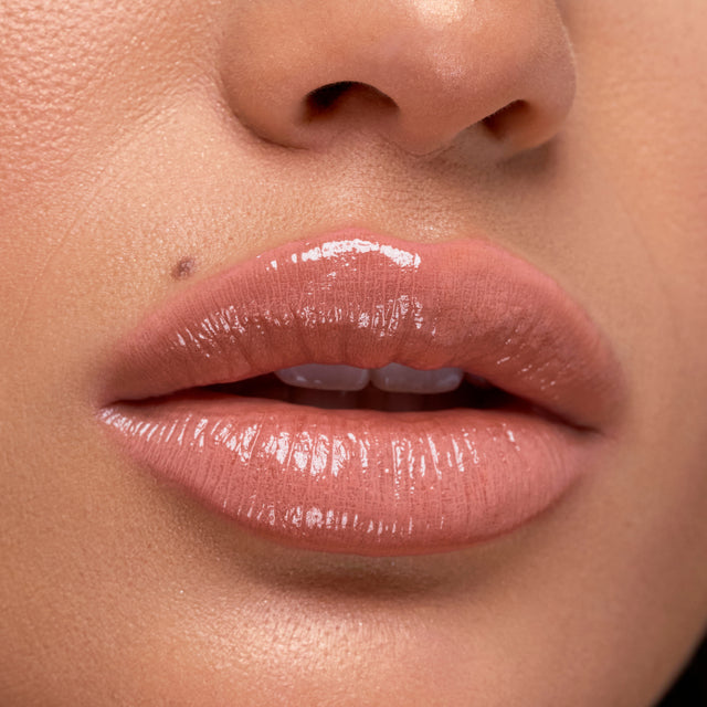 Medium skin tone model wearing Wet Stick in Heatwave