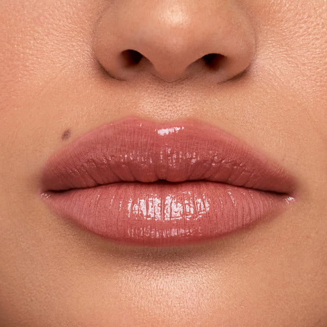 Medium skin tone model wearing Wet Stick in Hot Beach