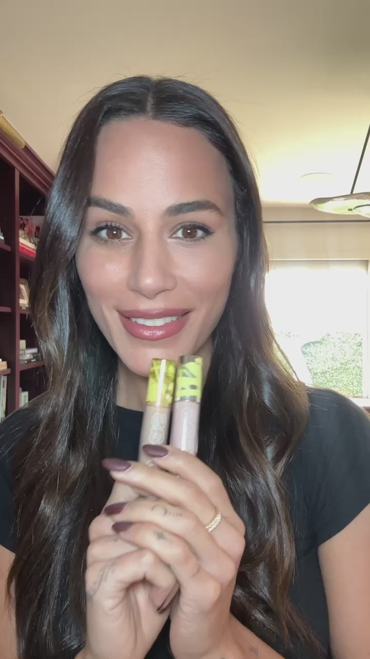 Shena applying Revealer Concealer Extra Bright