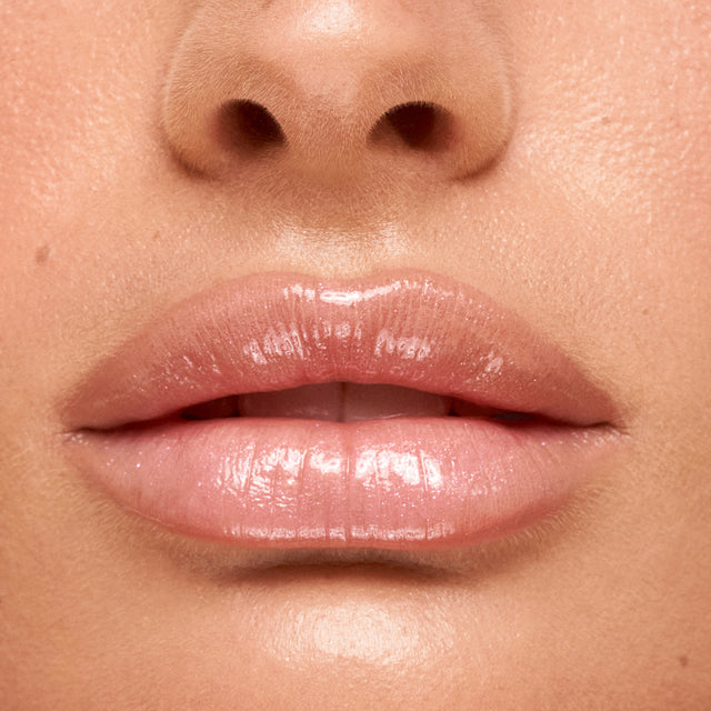 Light skin tone model wearing Wet Lip Oil Gloss in Exposed