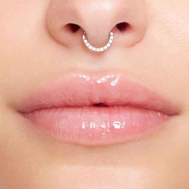 Light skin tone model wearing Wet Lip Oil Gloss in Jellyfish