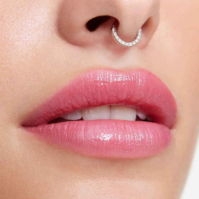 Light skin tone model wearing Wet Lip Oil Gloss in Malibu