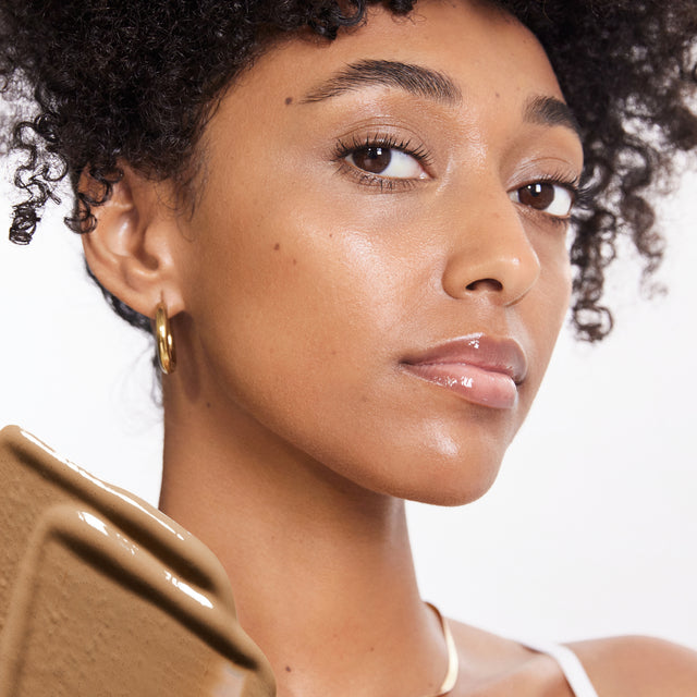 Model wearing BB Burst in Medium Deep Warm Olive 35