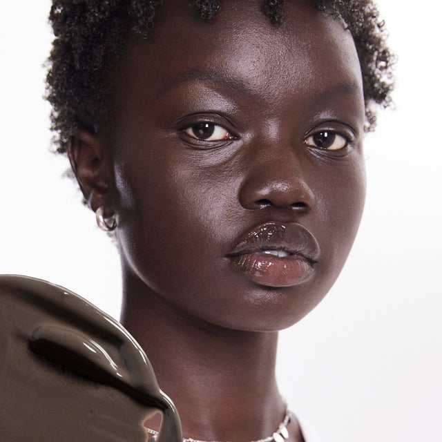 Model wearing BB Burst in Rich Deep Neutral 45