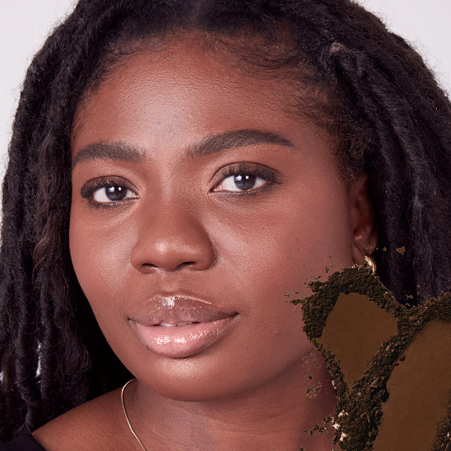 Model wearing Cloud Set Setting Powder in Dreamy