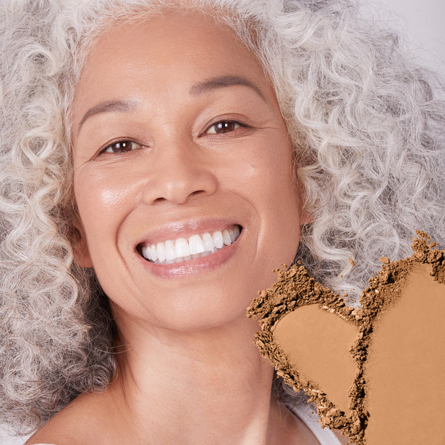 Model wearing Cloud Set Setting Powder in Pillowy