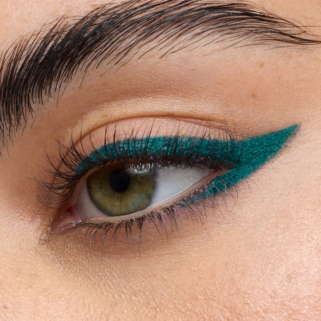 Green eye model wearing Soulgazer in Eternal