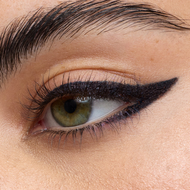 Green eye model wearing Soulgazer in Hypnotize