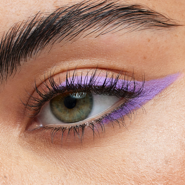 Green eye model wearing Soulgazer in Mesmerize